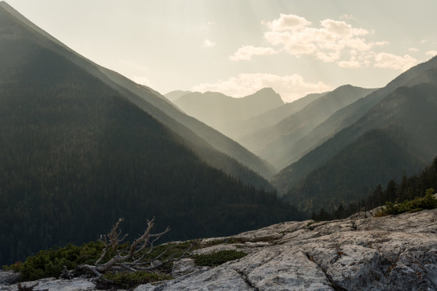 山峰照片素材ID：305078040