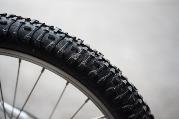 自行车轮胎防滑钉图片下载