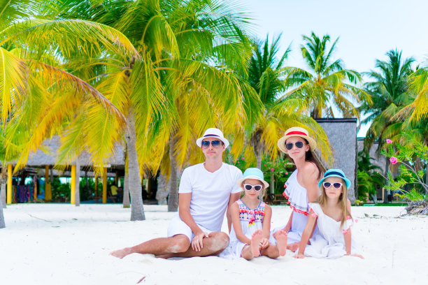 家庭海滩度假图片下载