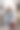 全身时尚的女人走在城市街道上与行李图片下载
