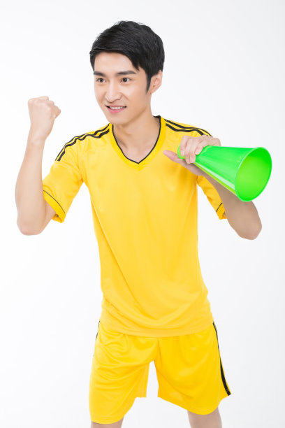 兴奋的男粉丝拿着扩音器尖叫图片下载