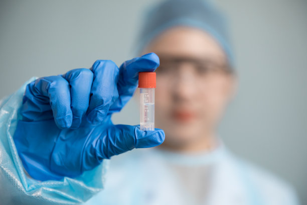 亚洲女科学家分析样本素材图片