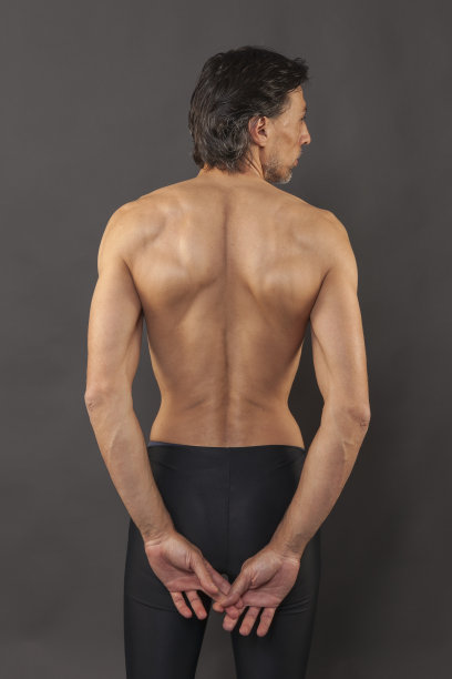 不错的男性身体图片下载