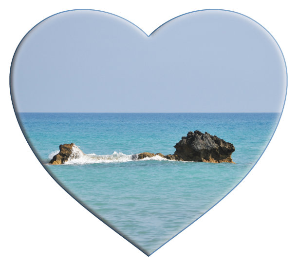 心形符号雕刻从照片和孤立的白色背景。
海浪撞击岩石图片下载