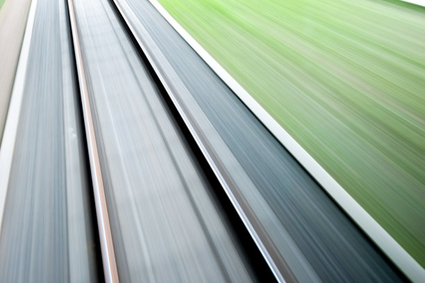 模糊的铁轨图片下载