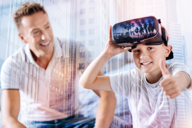 快乐的父亲和儿子在一起图片下载