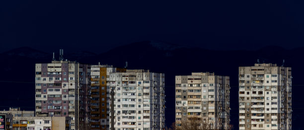 保加利亚，风暴前索菲亚面板街区郊区Nadezhda和Obelya图片下载