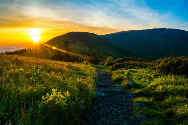 罗安高地阿巴拉契亚山道上的日出图片下载