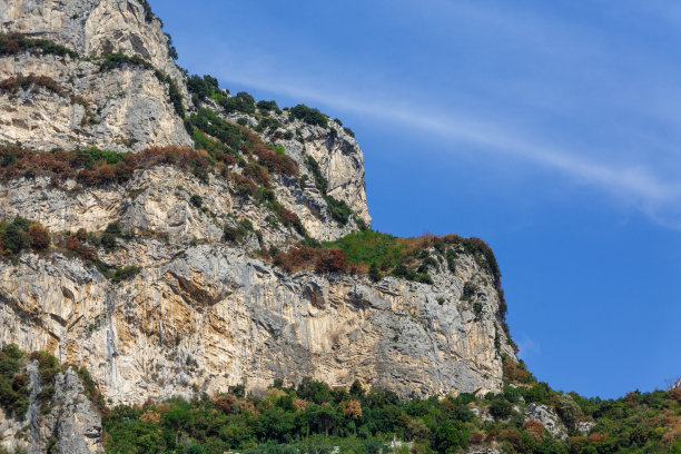 阿马尔菲海岸的岩石悬崖图片下载
