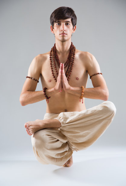 做瑜伽的年轻人图片下载