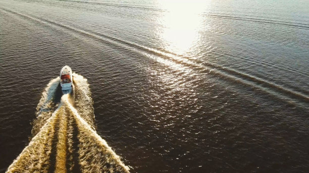 河上的快艇素材图片