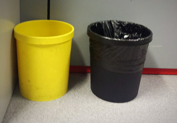 办公室垃圾筐图片下载