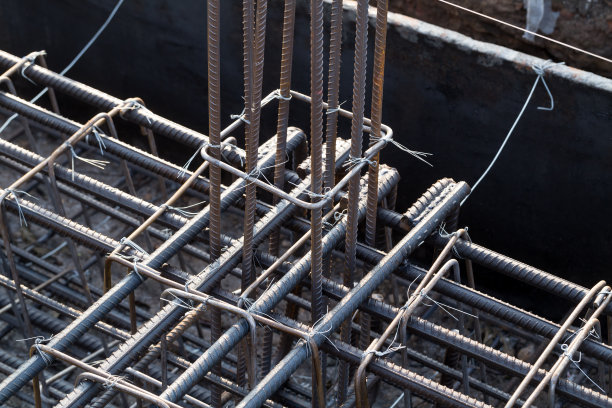 机架笼内的金属条结构图片下载