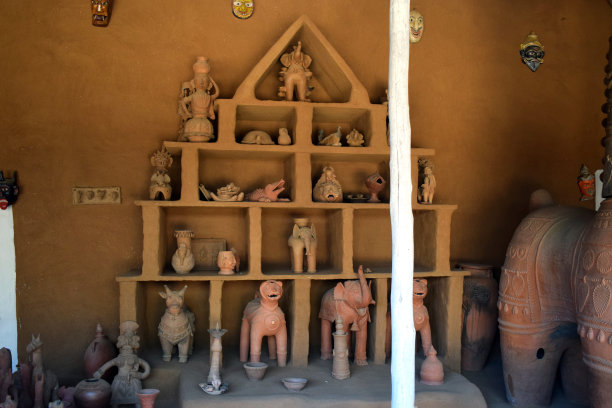 陶器玩具放在一起图片下载