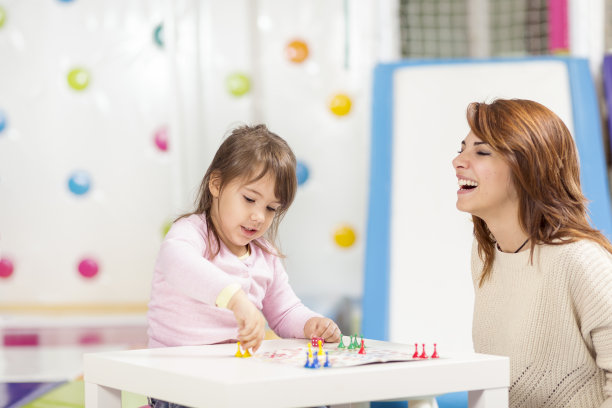 玩棋盘游戏图片下载