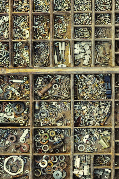 木箱目录有各种螺母、螺栓、垫圈等。在一个车间图片下载