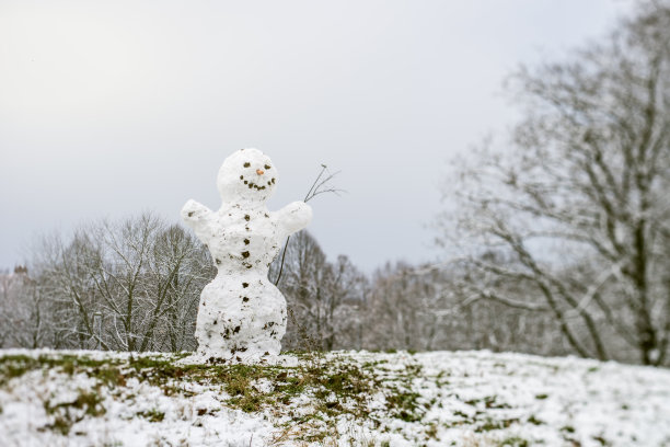 雪人在公园图片下载