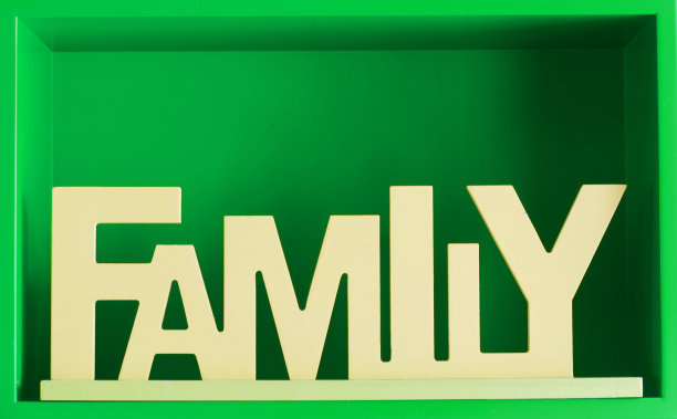 绿色背景的大写木字族图片下载