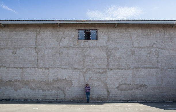 工业建筑、仓库、混凝土外墙的水泥图片下载