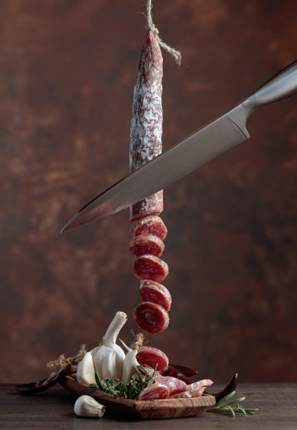 自制熏腊肠。图片下载