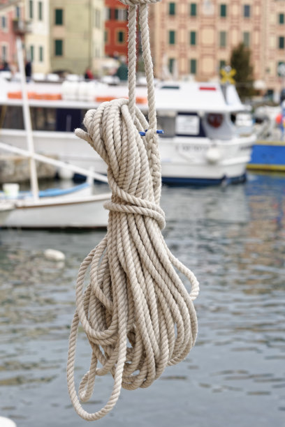 意大利渔城卡莫格利港的设备图片下载