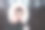 年轻女子的肖像，穿着夹克与兜帽图片下载