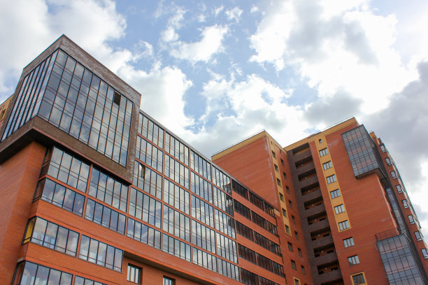 建筑背景天空与云。图片下载