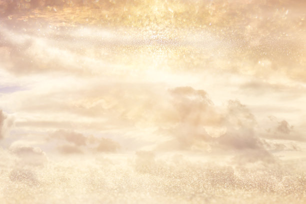 银色和金色闪烁的灯光背景。散焦。图片下载