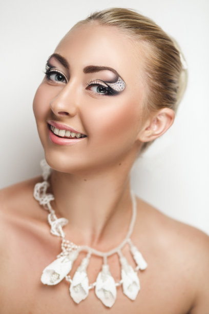 面对年轻的概念图片下载