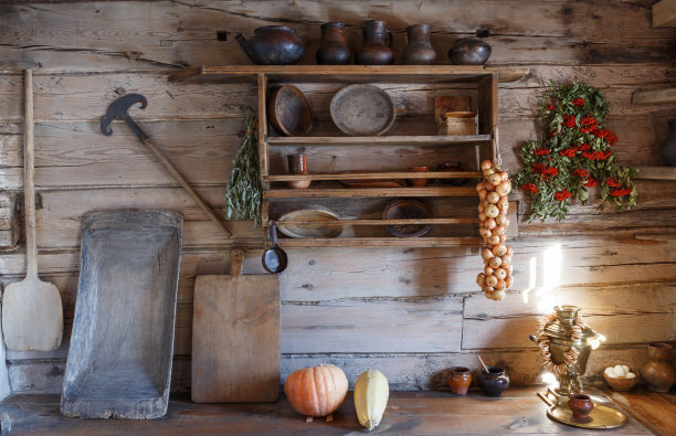 典型的俄罗斯农民的厨房用具图片下载