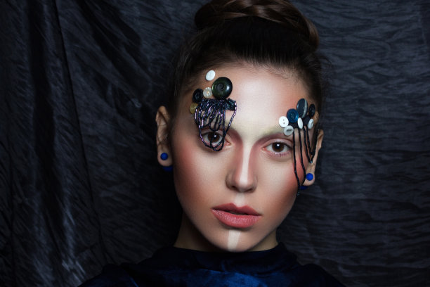 年轻美丽的脸庞图片下载