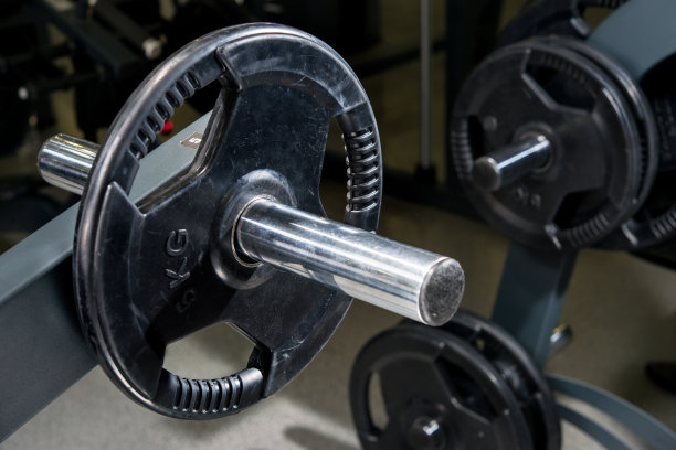 棒与黑色橡胶车轮称重图片下载