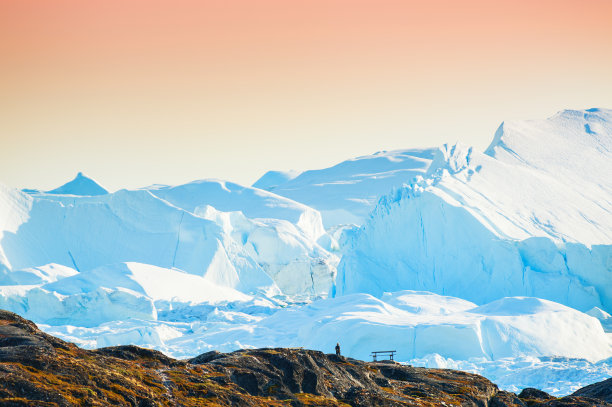 格陵兰岛伊卢利萨特的大冰山图片下载