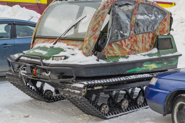 四冬天骑自行车图片下载