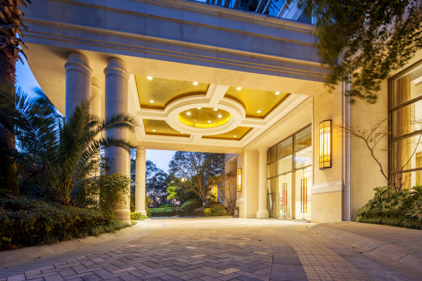 夜间进入现代建筑图片下载