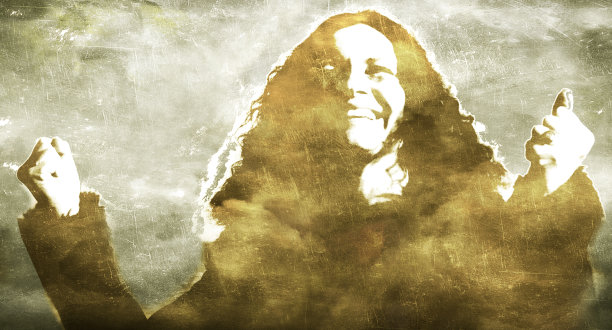 墙上画着一个漂亮女人在欢呼的街头艺术图片下载