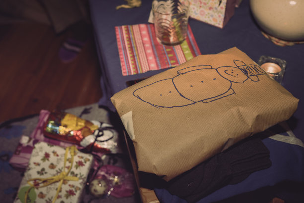 包好的礼物，平安夜图片下载