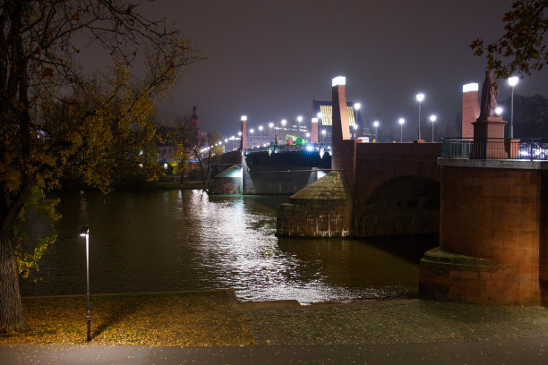 法兰克福美因河畔的旧桥图片下载