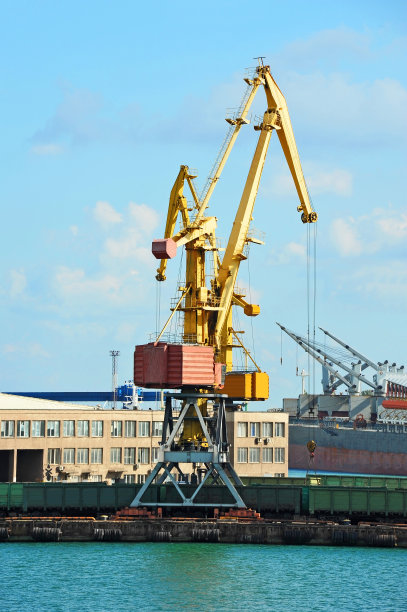 港口码头起重机图片下载