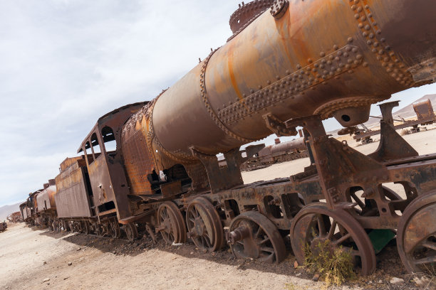 火车墓地。乌尤尼。玻利维亚图片下载