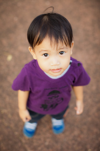 一个小男孩图片下载