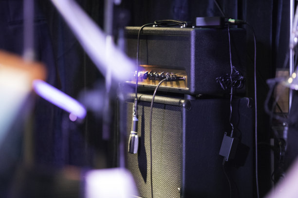 舞台上电吉他的完美音效图片下载
