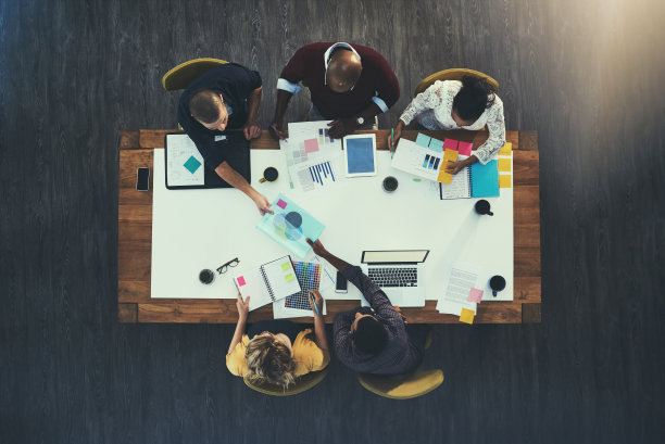 快速完成他们的会议议程图片下载