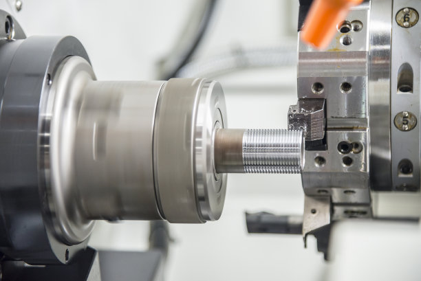 数控车床切割管子末端的螺纹。图片下载