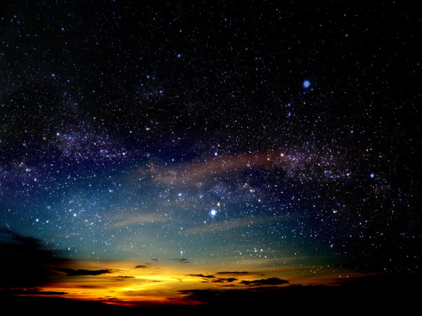 夜空中的晚霞在宇宙中闪耀图片下载