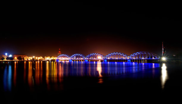 拉脱维亚里加的夜景图片下载