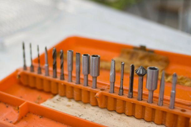 在盒子里转动和钻孔头图片下载