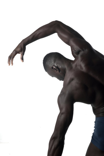 一个黑人运动员的背部肖像图片下载