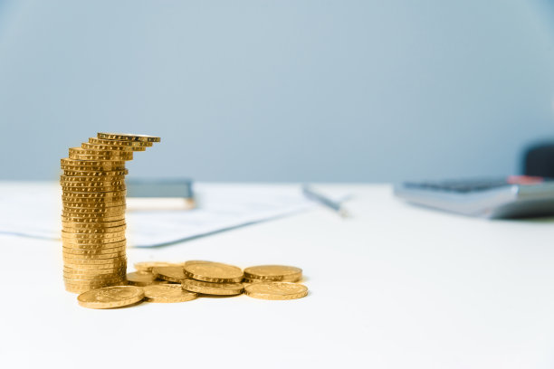 数十亿金币的堆叠。图片下载