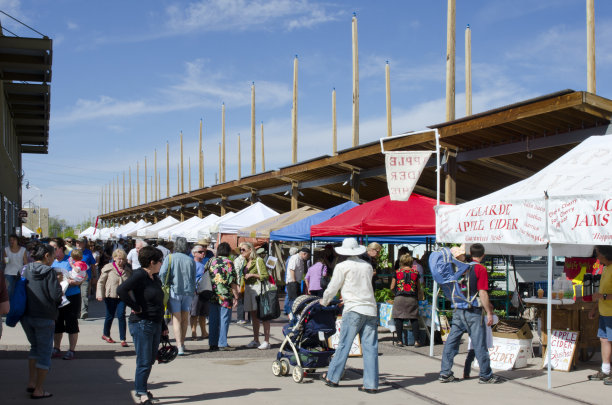 圣达菲农贸市场人潮涌动图片下载